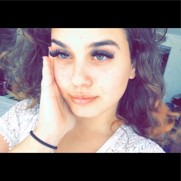 Meet your Posher, Aybeniz - Picture 1 of 1